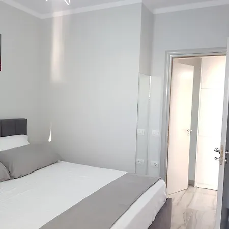 Super Star Apartment