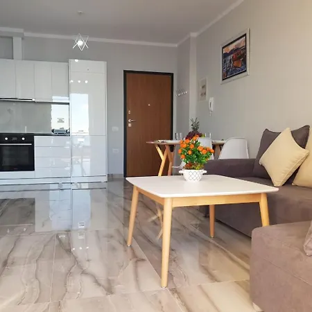 Super Star Apartment *